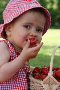 enfants et fraises